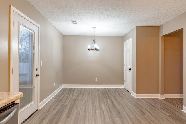 Building Photo - 115 Ivy Pointe Dr