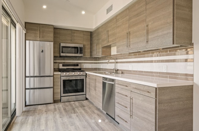 Interior Photo - mid374