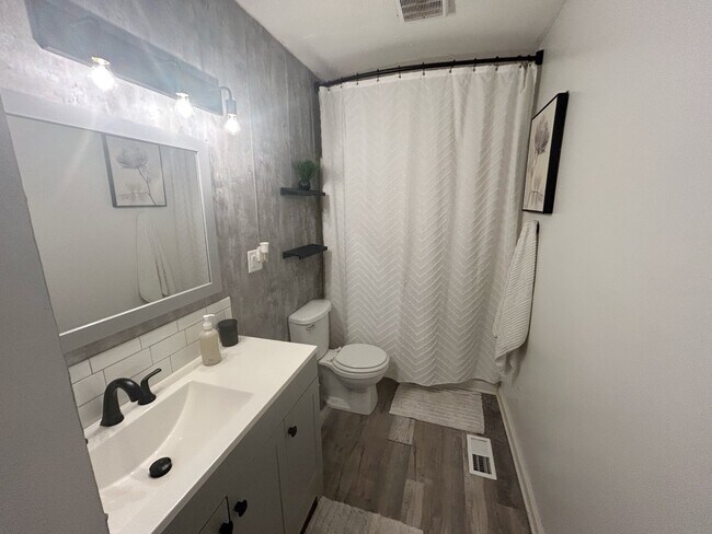 Building Photo - 226 C R 217