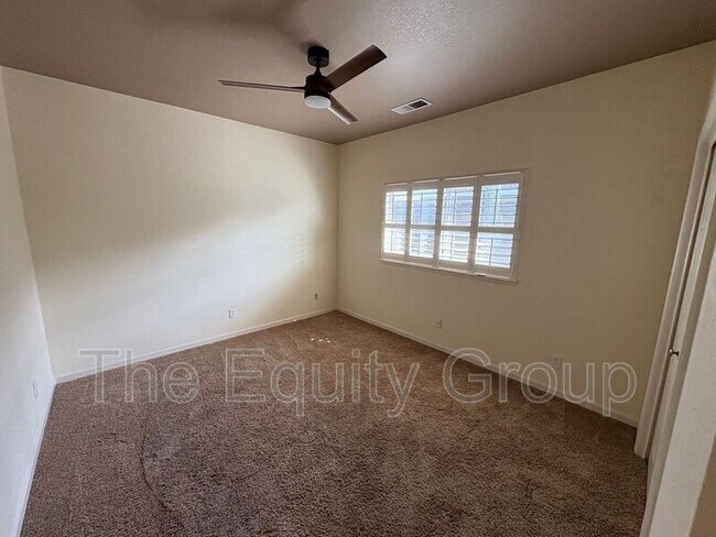 Building Photo - 540 W Birch Ct