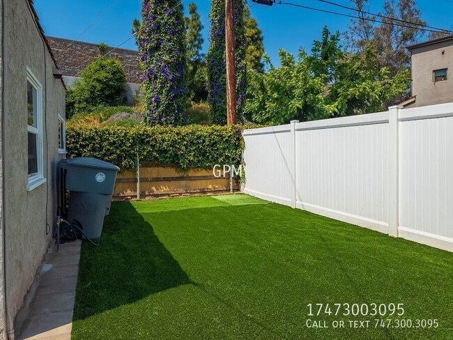 Building Photo - 723 W Doran St