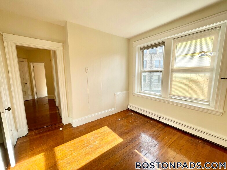 Building Photo - 208 Winthrop Rd