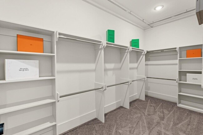 Building Photo - 879 Rachel St