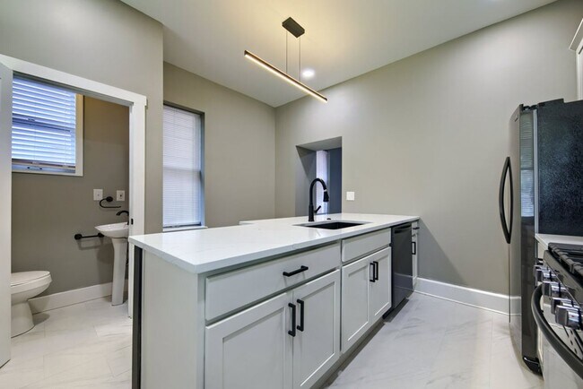 Building Photo - E Lincoln St 59-61 MLR