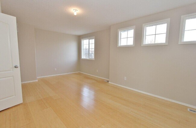 Building Photo - Clean home in Quiet Neighborhood
