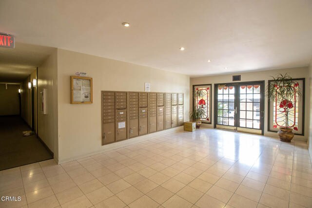 Building Photo - 330 S Mentor Ave