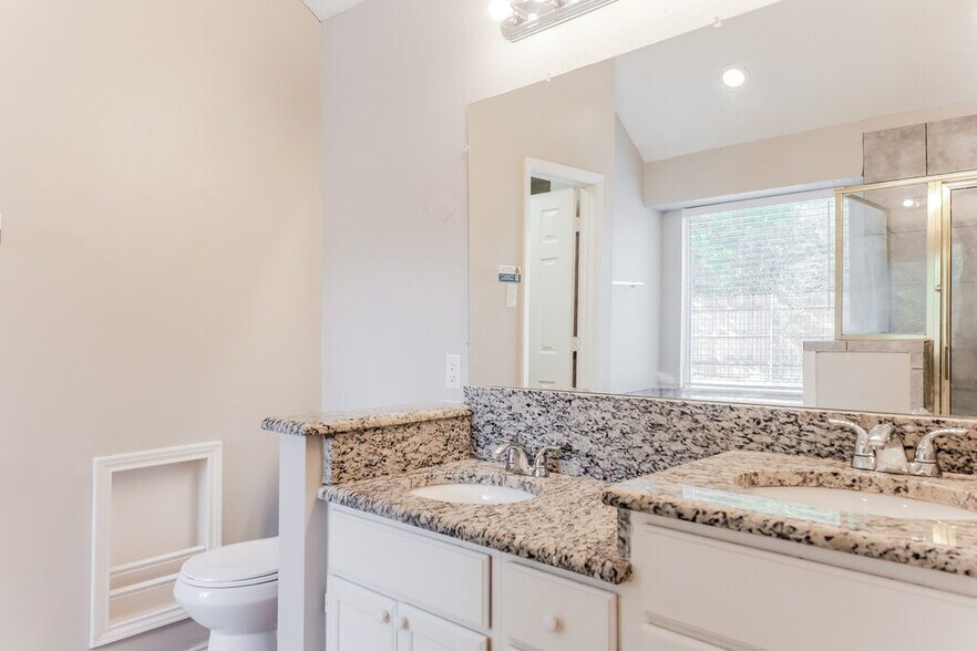 Building Photo - 7608 Honeybee Ln