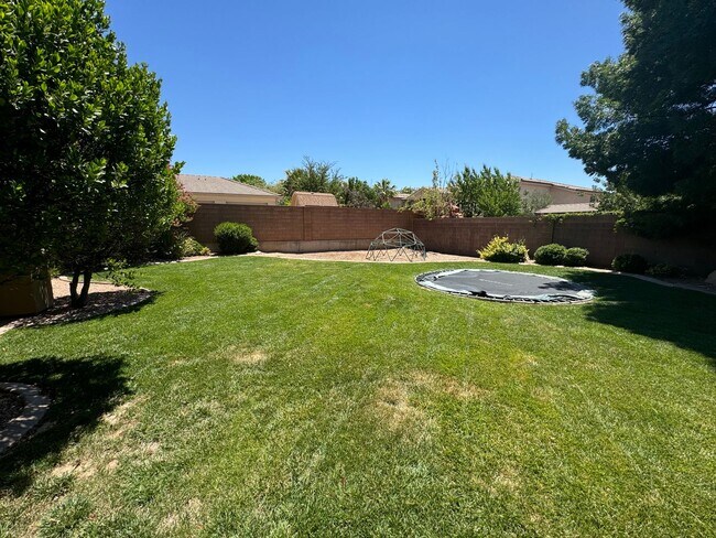 Building Photo - Great Home in LITTLE VALLEY!!!  Large yard!