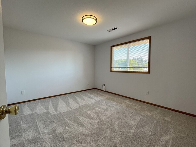 Building Photo - Spacious 4-Bedroom, 2.5-Bathroom Home with...