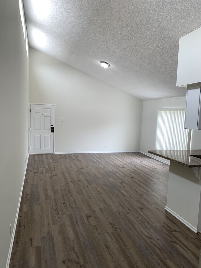 Building Photo - 1939 Beloit Ave