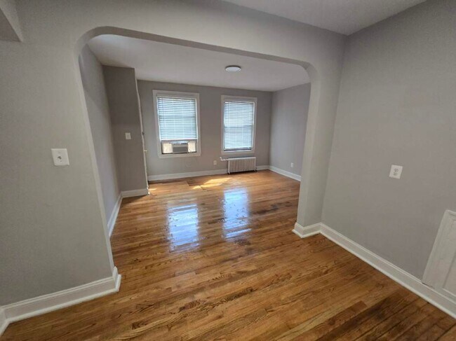 Building Photo - 1128 16th St NE