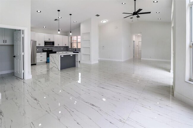 Building Photo - 5824 NW 120th Ave