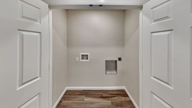 Building Photo - Luxury 3 Bedroom 2 Bathroom Duplex with 2 ...