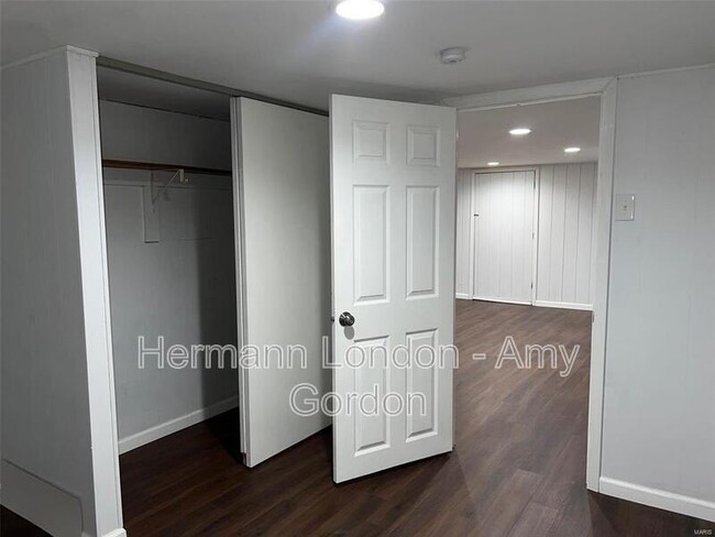 Building Photo - 8113 Parkwood Dr