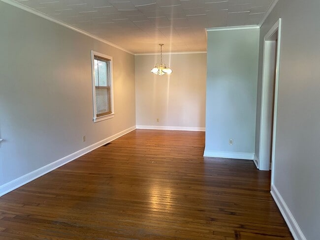 Building Photo - 2 BDRM 1 BA HOME- $900 MONTH, $900 DEPOSIT!!