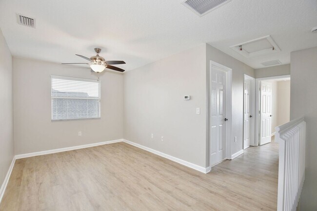 Building Photo - Beautiful 4/2.5 Spacious Home with a Loft Area and a 2 Car Garage Located in Sawgrass Bay - Clerm...