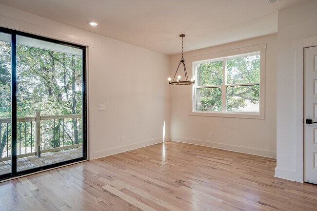 Building Photo - Stunning 4-Bedroom Nashville Home with Granite Countertops, Hardwood Floors, and Fireplace!