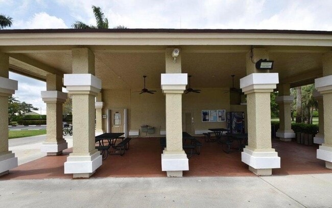 Building Photo - 9785 Ridge Creek Rd
