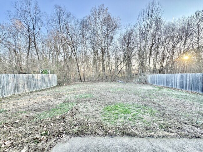 Building Photo - 3915 Jordan View Dr