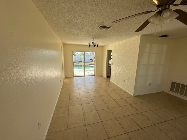 Building Photo - Spacious 4-Bed Pool Home in Gulf Gate East - Available Now!