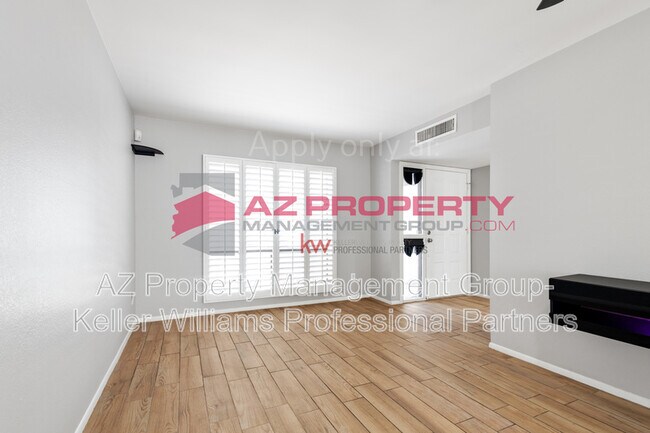 Building Photo - 938 E Villa Maria Dr