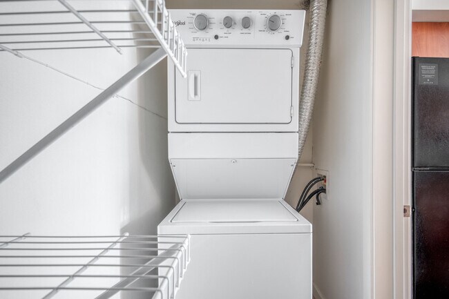 Building Photo - 10410 NE 2nd St