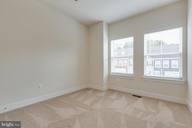 Building Photo - 2546 Buckthorn Dr