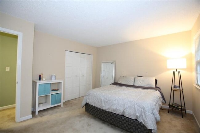 Building Photo - 2762 Farm Ln SE