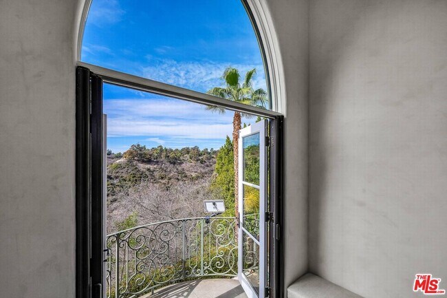 Building Photo - 3110 Benedict Canyon Drive