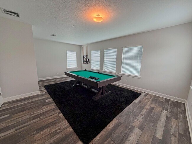 Building Photo - Immaculate 5 Bedroom, 3.5 Bathroom luxury home located within a prestigious gated community