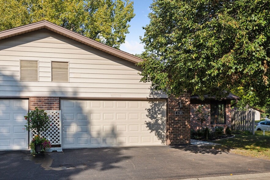 Building Photo - 1195 Weston Ln N