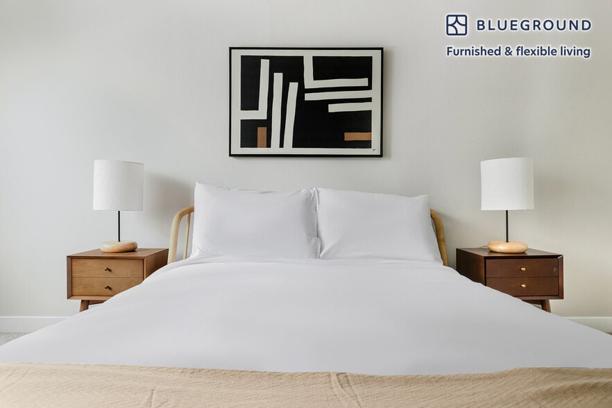 Building Photo - 77 W Huron St