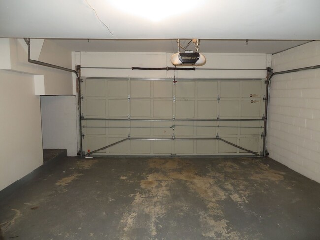 Building Photo - Beautiful Townhome - Vienna
