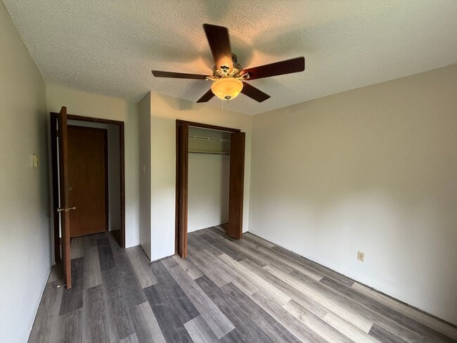 Building Photo - Live on the Mountain! 3bd/2ba Half Duplex