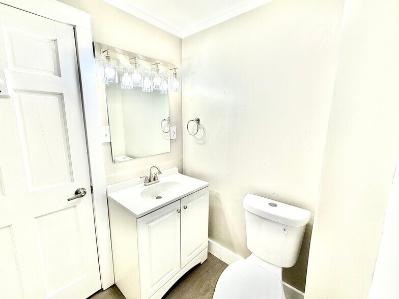 Building Photo - 2007 S 8th St