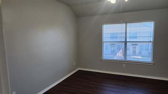 Building Photo - 11430 Hackmatack Way