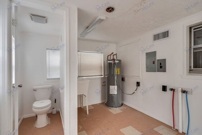 Building Photo - 2938 Hunter St