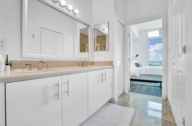 Building Photo - 7900 Harbor Island Dr