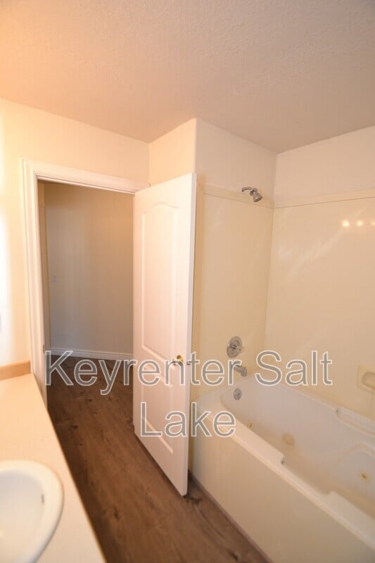 Building Photo - 584 W 760 N