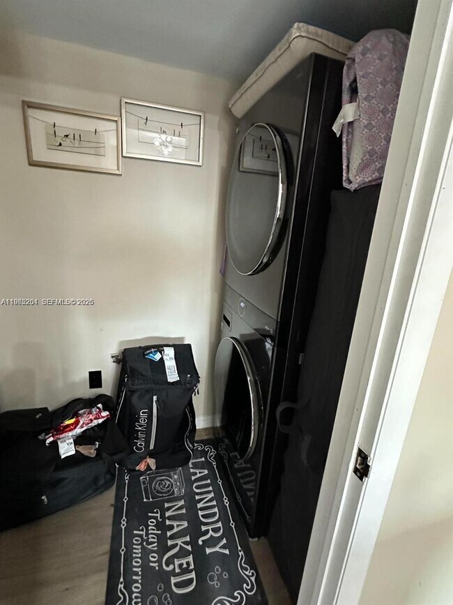 Building Photo - 6609 SW 116th Pl