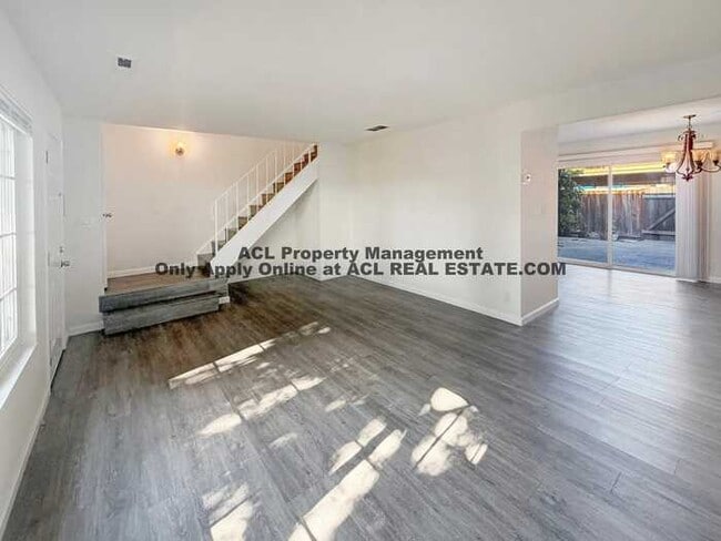 Building Photo - **WE DO NOT ADVERTISE ON CRAIGSLIST OR FACEBOOK MARKETPLACE**
