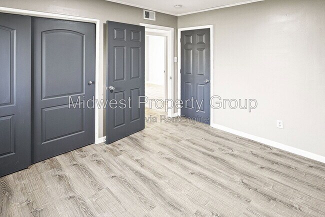 Building Photo - 2857 Dawnview Dr