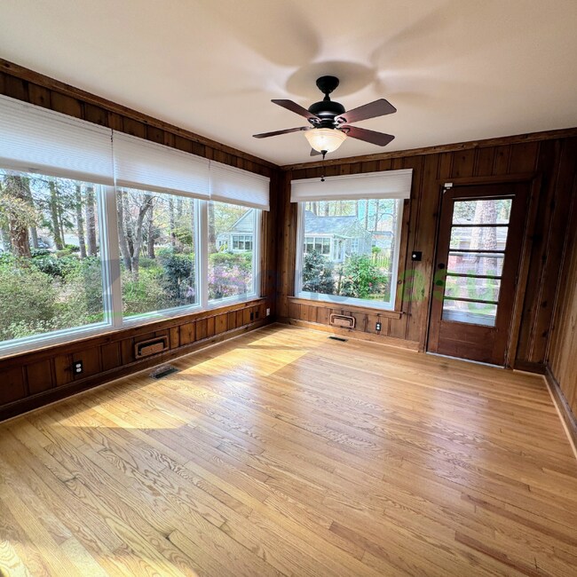 Building Photo - 8533 Circle Dr