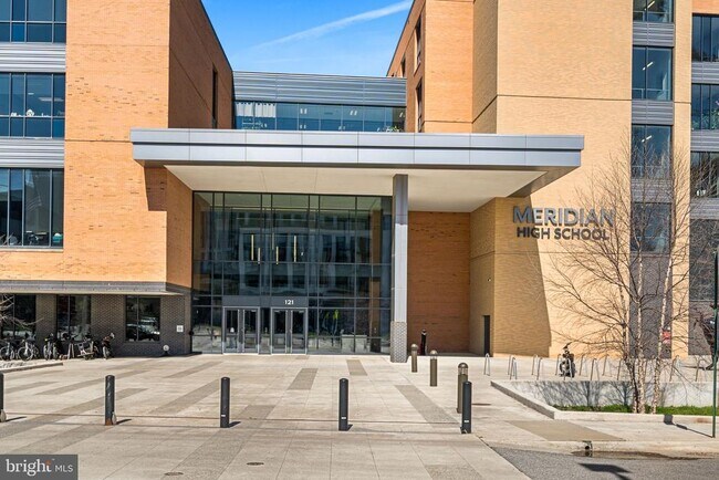 Building Photo - 255 W Falls Station Blvd