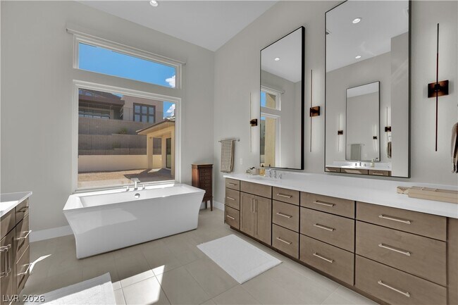 Building Photo - 10973 Horizon Ledge Ave