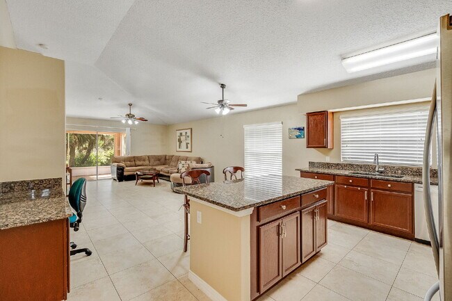 Building Photo - Spacious 3/2 with tranquil setting is waiting for you!