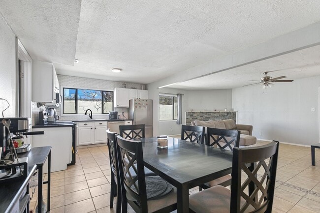 Building Photo - Roomy 3 Bedroom Home with a Fireplace