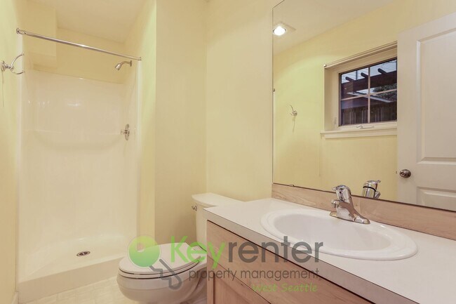 Building Photo - Sophisticated Seattle Home with Stunning Interiors