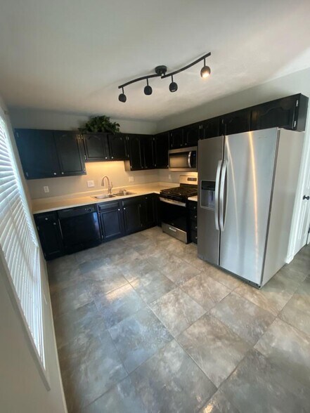 Kitchen - 2702 Carrington Ln