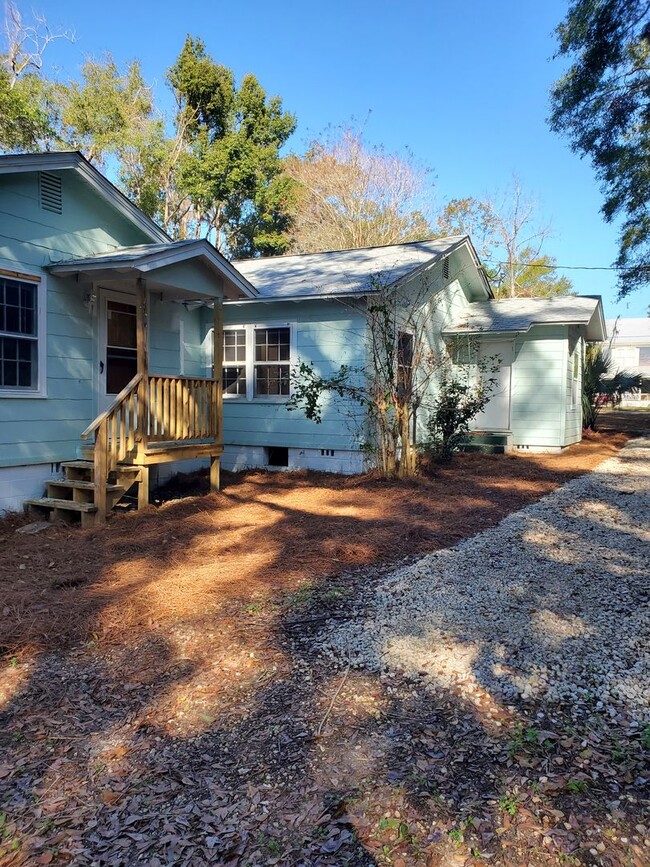 Building Photo - Looking for a cozy newly renovated home in...